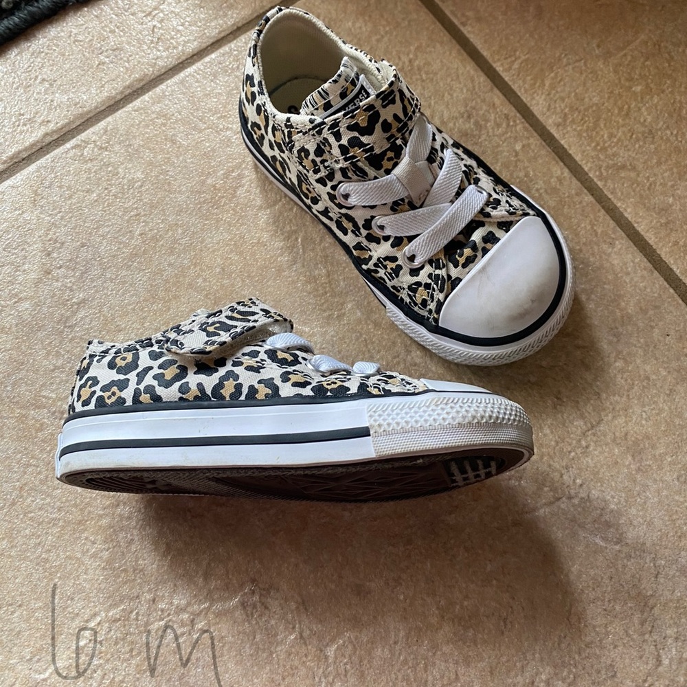 Converse shoes, size 6 toddler